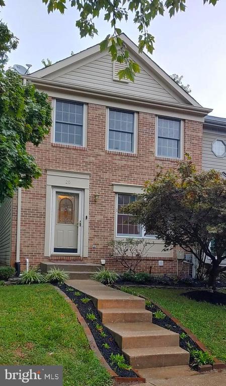 Primary Photo - 20 Merino Ct
