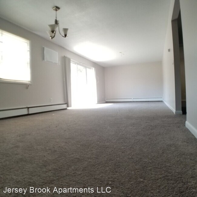 Building Photo - 136-168 Jersey St