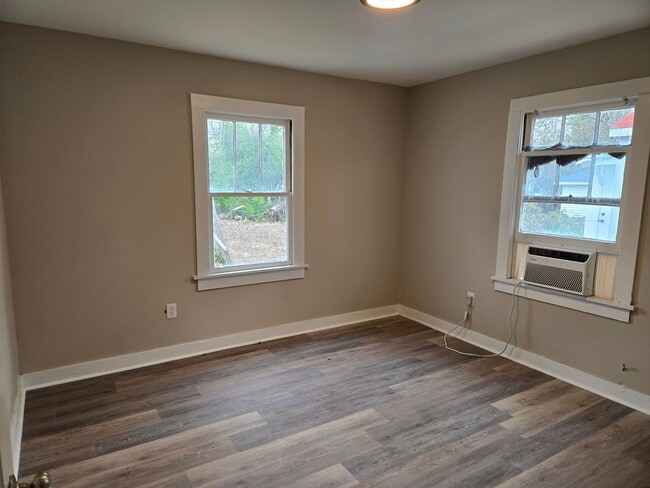 Building Photo - 1919 Warren St