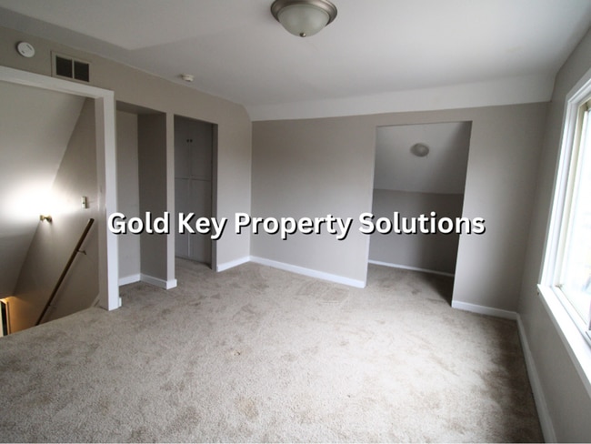 Building Photo - 4 BR 1.5 BA House with Central Air and Covered Porch (SECTION 8 APPROVED)