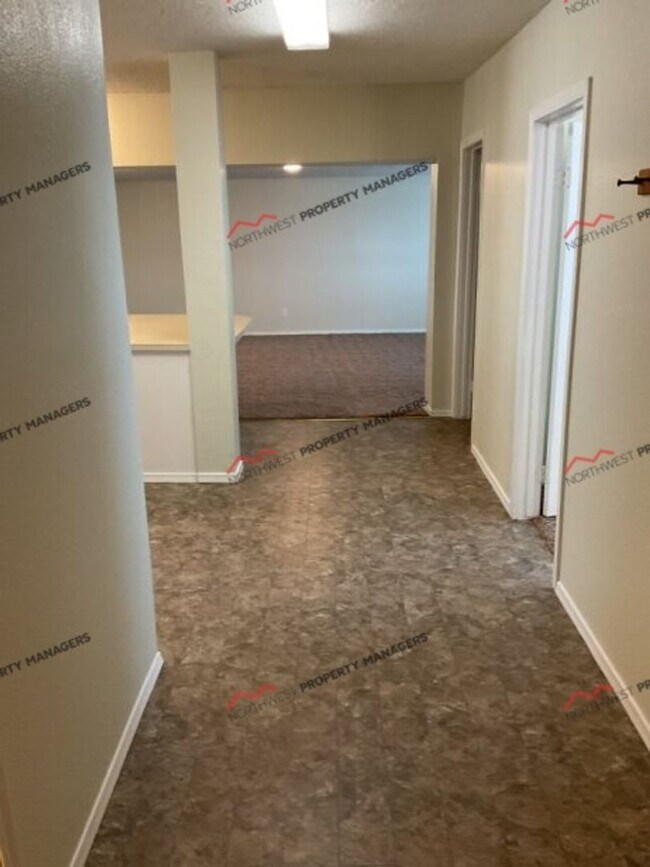 Building Photo - r174a