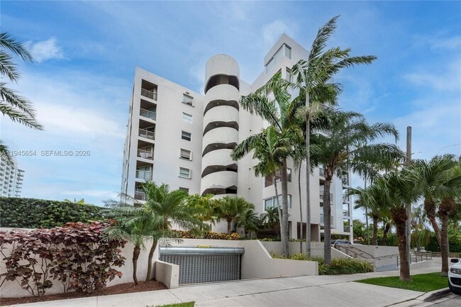 Building Photo - 2400 SW 3rd Ave