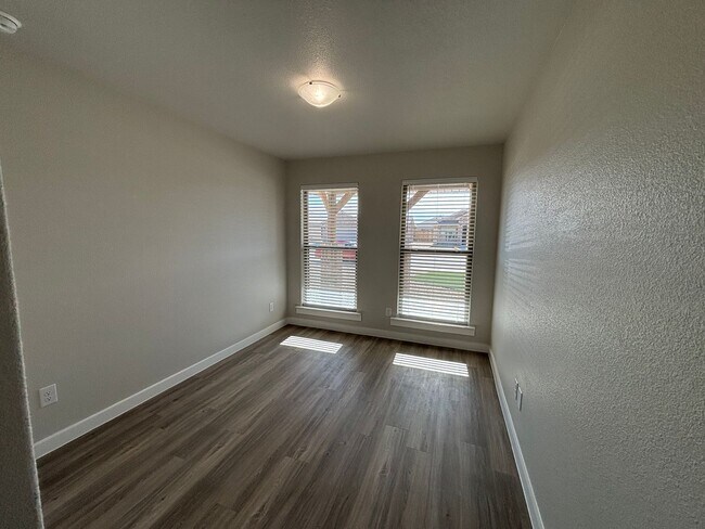 Building Photo - 4/2 Available July in Bell farms!!