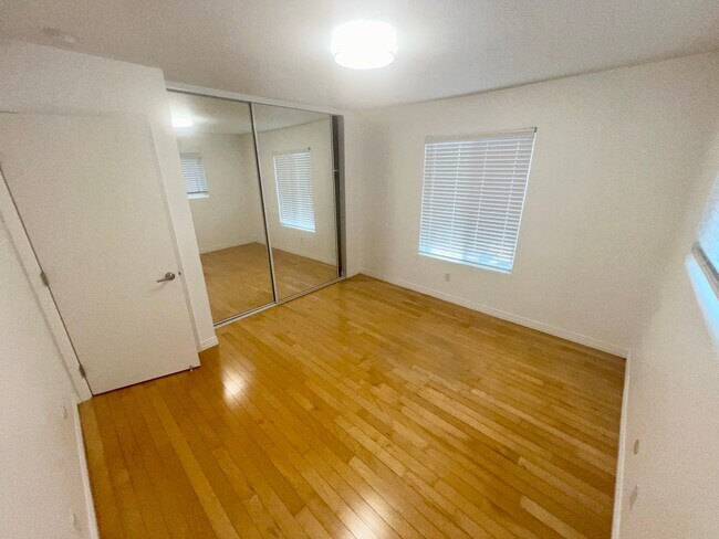 Building Photo - Beautiful 2 Bed / 2 Bath Condo in Prime Hillcrest Location – Near Balboa Park