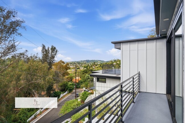 Building Photo - Luxury Modern Living with Stunning LA Skyline Views