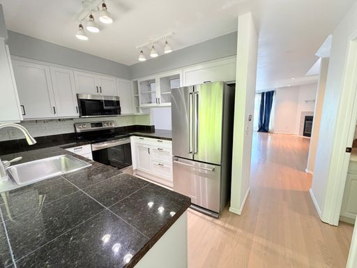 Building Photo - Spacious Magnolia Townhome with a View for $4495 - Available for Move in!