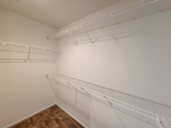 Building Photo - Stunning Five Bedroom home in Shadow Hills.