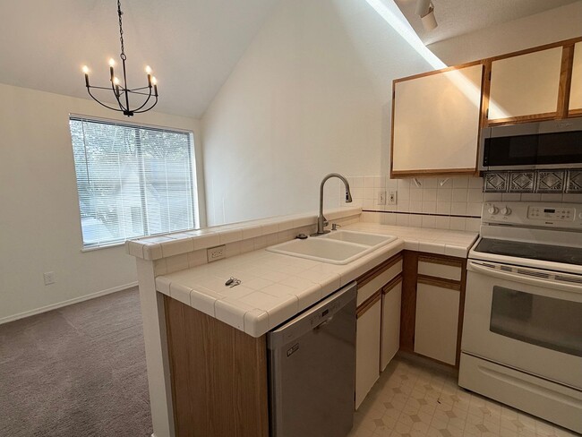 Building Photo - 4000 Carman Dr