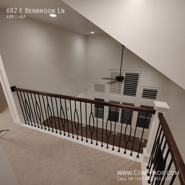 Building Photo - 682 E Benbrook Ln