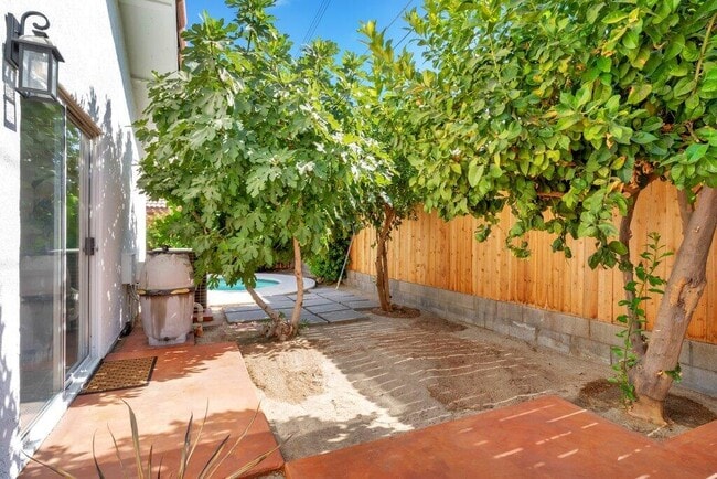 Building Photo - 52030 Avenida Madero
