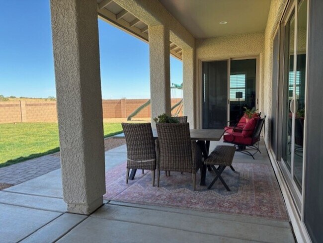 Building Photo - Kings Ranch