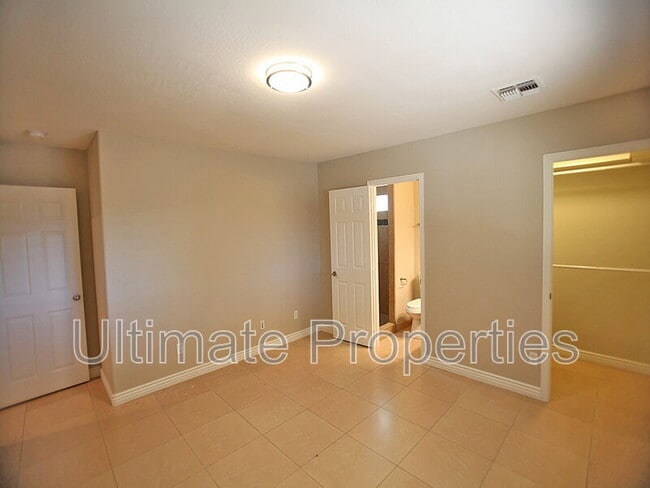 Building Photo - 1003 W Howe St