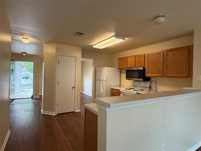Building Photo - 316 Meadow Park Dr