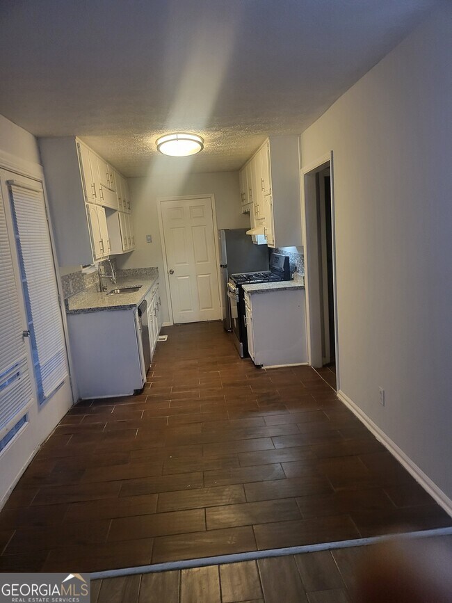 Building Photo - 1356 Diplomat Dr