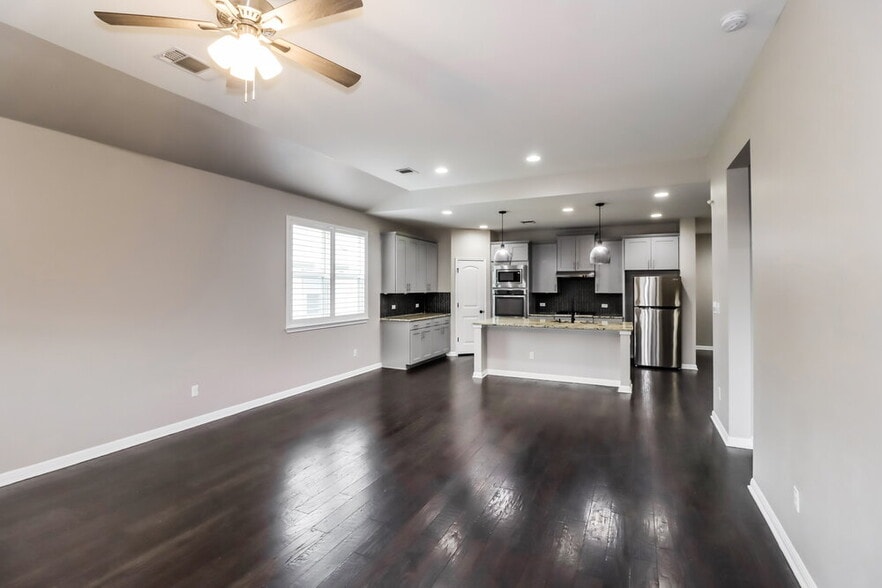 Building Photo - 8113 Pescara Cove