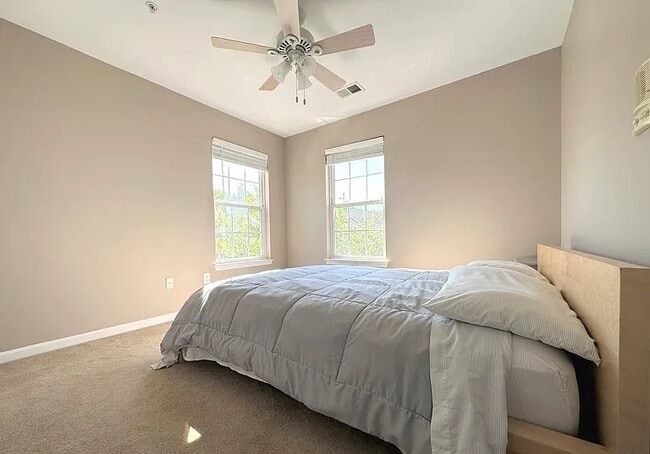 Building Photo - 1901 Blue Heron Dr