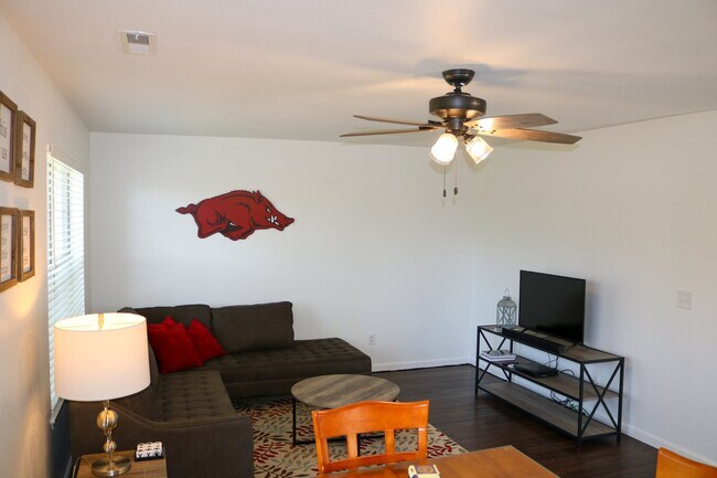 Building Photo - 596 W Moan Pl