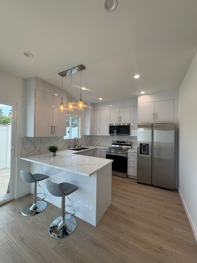Primary Photo - Spacious 1000 Sq. Ft. First-Floor Back ADU...