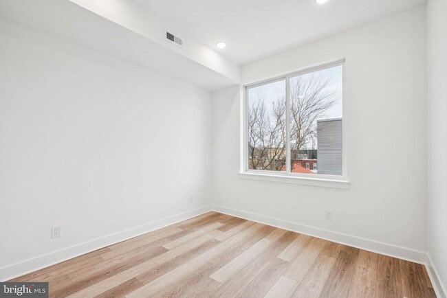 Building Photo - 5034 Florence Ave