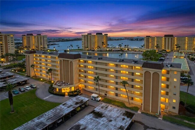 Building Photo - 4650 Cove Cir