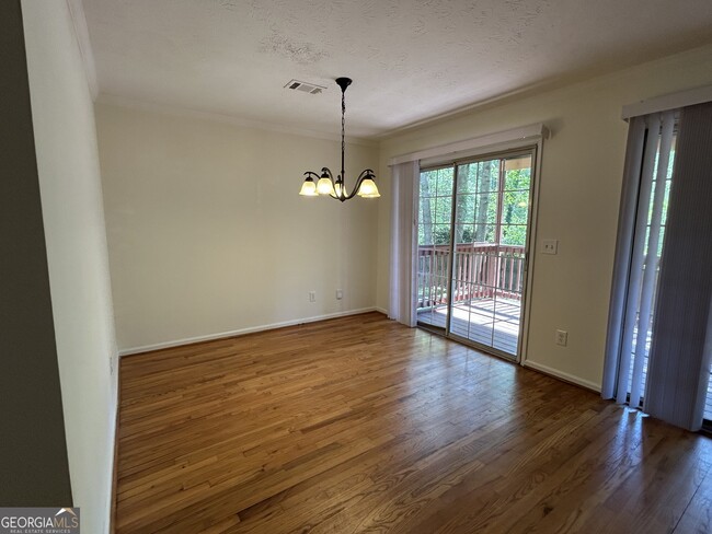 Building Photo - 745 Country Manor Way