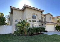Building Photo - Beautiful 5 Bedroom/3 Bath 2 Story Home in Versailles Gated Community