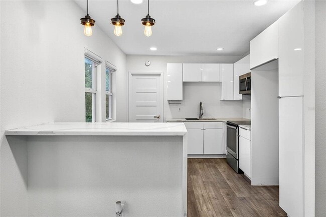 Building Photo - 809 E Baker St