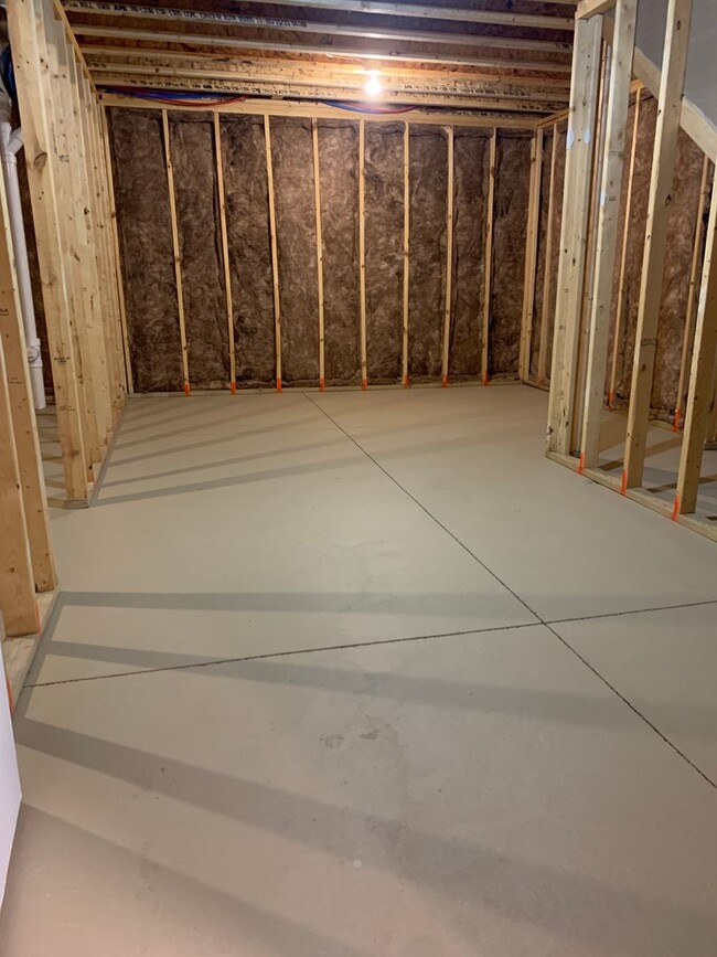 Building Photo - Walkout ranch townhome with 2 stall garage...