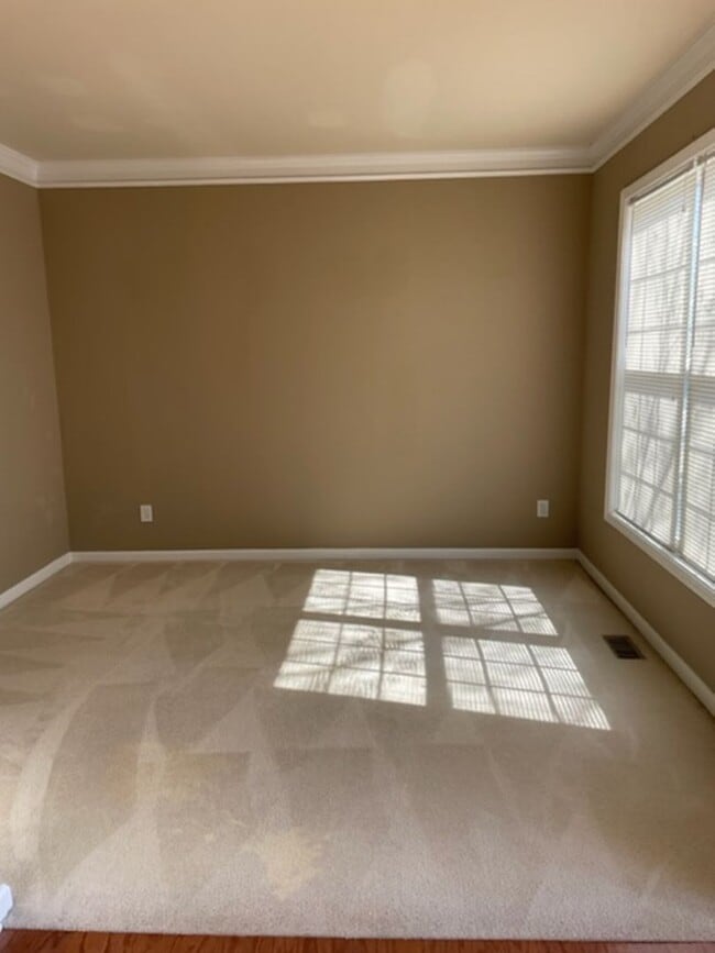 Building Photo - Spacious 4 Bedroom, 2.5 Bath Home in Brookmere West