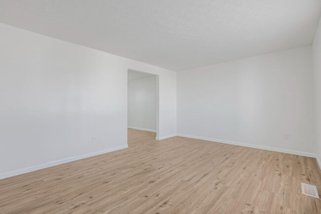 Building Photo - 874 Hilton Dr