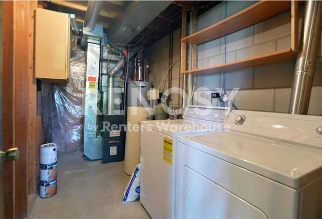 Building Photo - Available July 6th 2 Bedroom 2 Bath Townhome in Woodbury