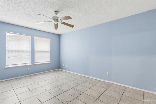 Building Photo - 20 Llano Grande Ln