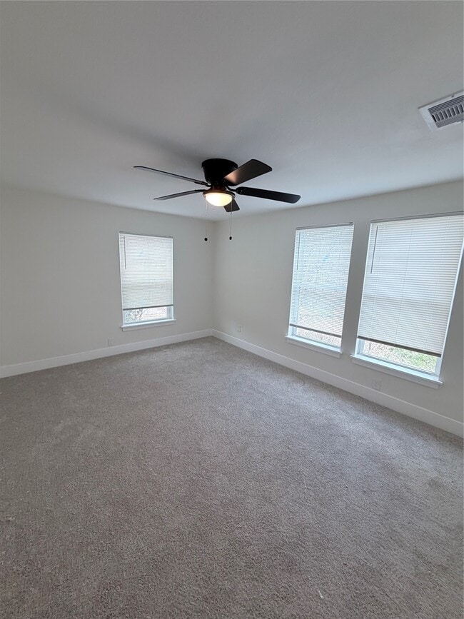 Building Photo - 1526 E 32nd 1/2 St