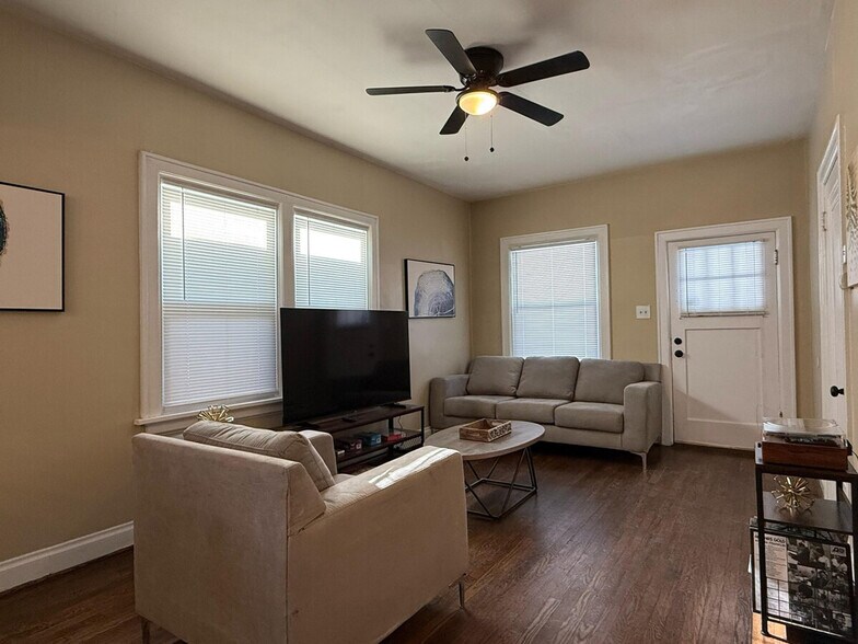 Building Photo - 2207 McCausland Ave