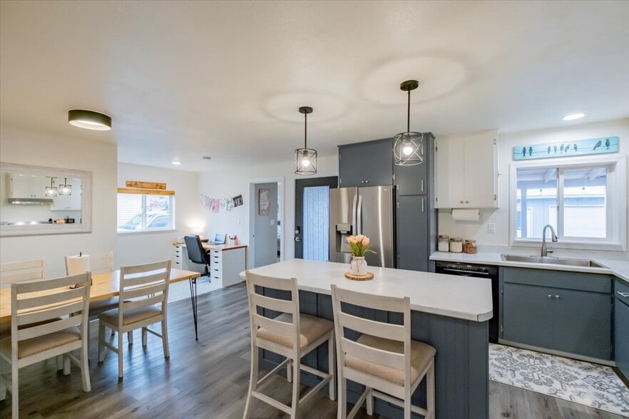 Building Photo - 365 S 15th St