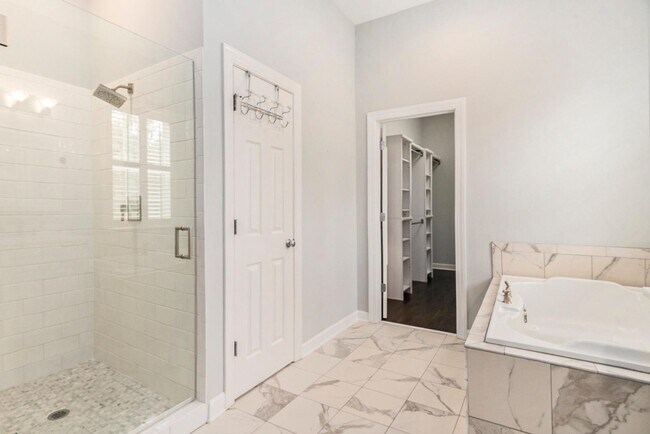 Building Photo - 200 N Ladd Ct