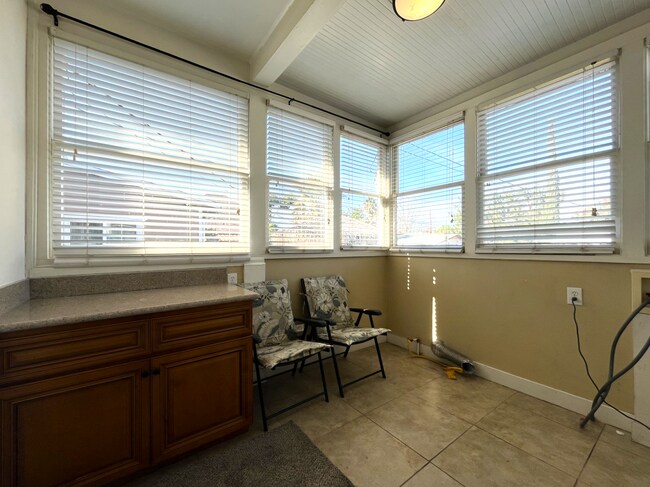 Building Photo - REMODELED 2 BED, 1.5 BATH IN CORONA