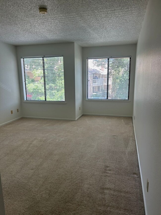 Building Photo - Idlewild Riverfront condo
