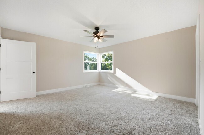 Building Photo - 1104 Falcon Dr