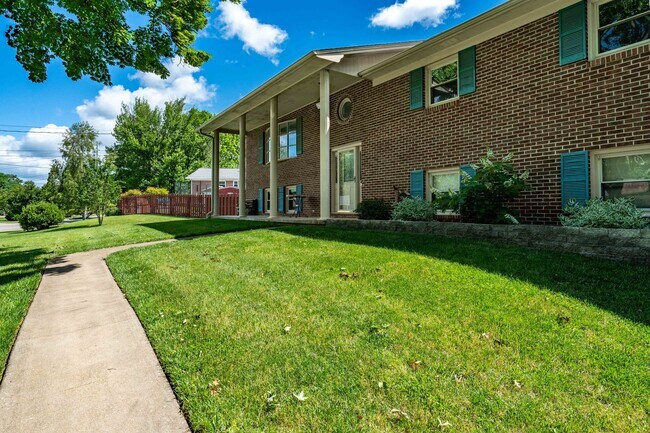 Building Photo - JC Rental Available. Prime location