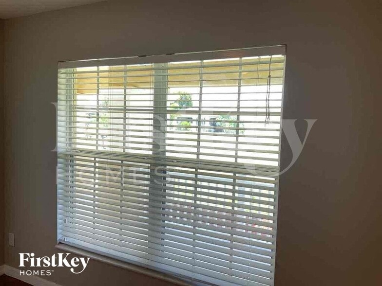 Building Photo - 2047 NE 20th Terrace