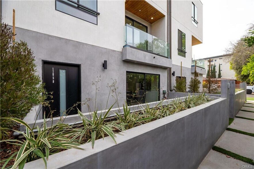 Building Photo - 11860 W Flower Ln