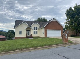 Building Photo - 3307 Buckingham Dr