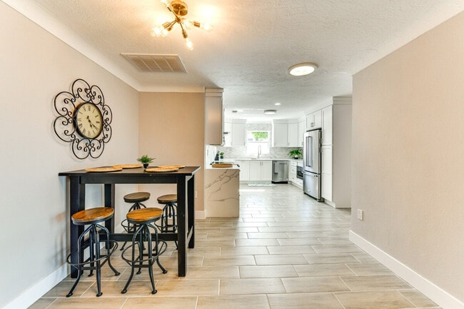 Building Photo - 2473 Yorkshire Dr