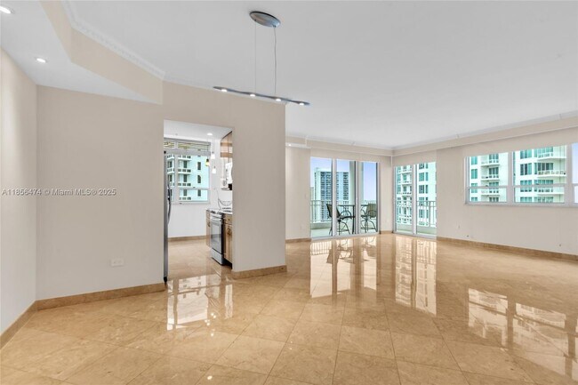 Building Photo - 801 Brickell Key Blvd