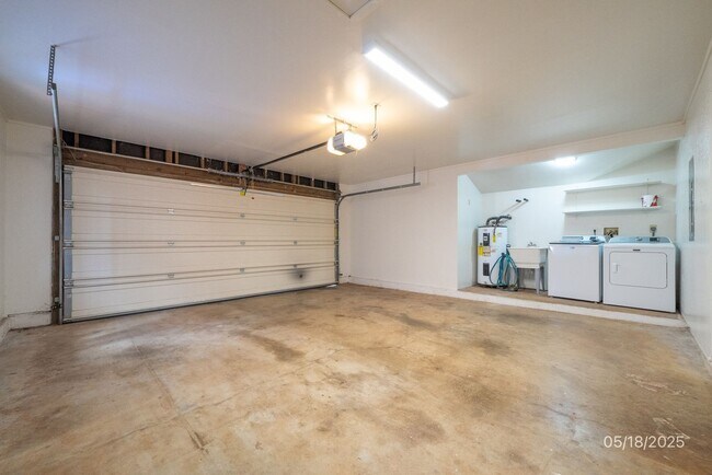 Building Photo - 3 BD/2 BA Home in Mililani with Garage (Av...