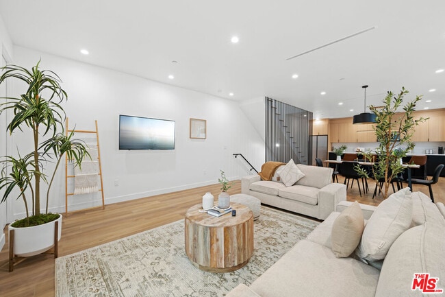 Building Photo - 839 N McCadden Pl