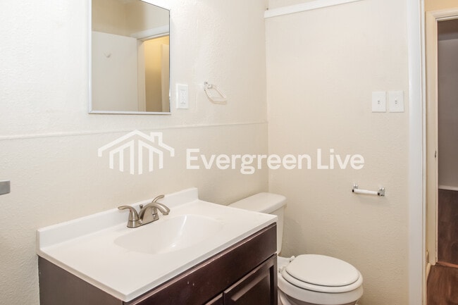 Building Photo - 1004 8th Ave SW