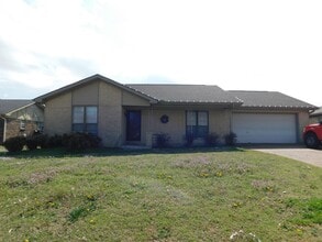 Building Photo - 2906 Kendall Ave