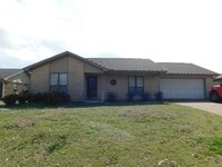 Building Photo - 2906 Kendall Ave